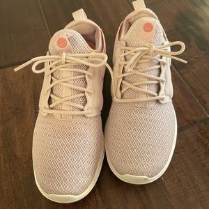 Women’s Nike Rosche Run size 7